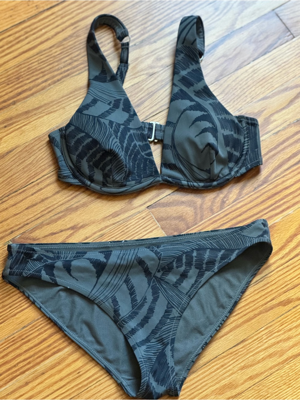 Athleta Olive Green Women's Bikini Set - Sleek Two-Piece Swim 32/B and Small